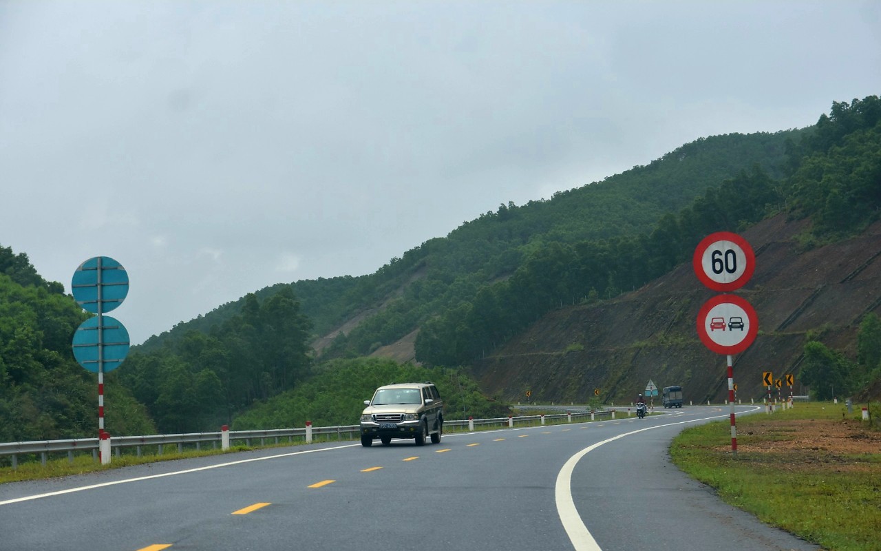 Thừa Thiên Huế: Kiểm lâm được phép đi xe máy trên cao tốc để làm nhiệm vụ