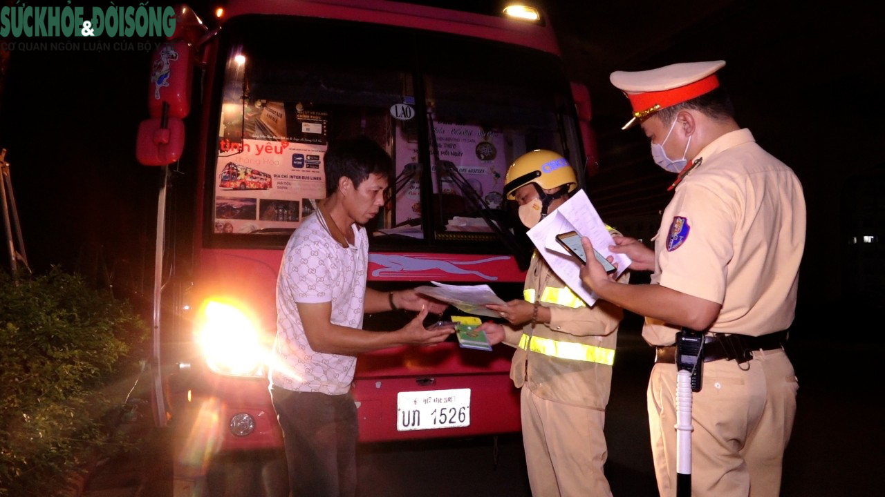 Sau khi bị xử phạt, xe khách gắn biển số Lào tiếp tục hoạt động ‘chui’ ở Việt Nam - Ảnh 10.