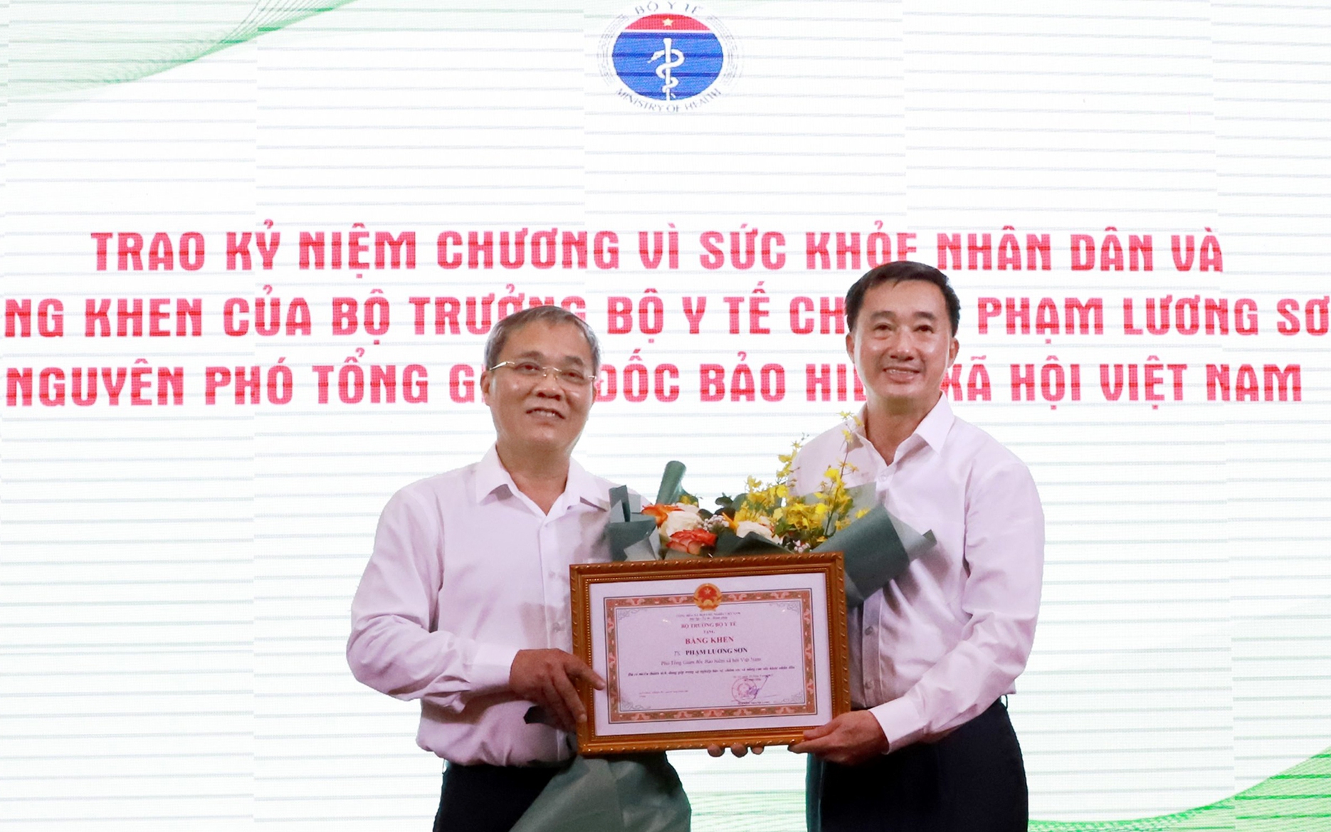 Bộ Y tế trao Kỷ niệm chương 'Vì sức khỏe nhân dân' cho TS Phạm Lương Sơn, nguyên Phó Tổng giám đốc BHXH Việt Nam  