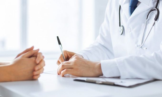 Đau và sưng là những dấu hiệu phổ biến nhất và triệu chứng của viêm mào tinh hoàn. Ảnh minh họa Đau và sưng là những dấu hiệu phổ biến nhất và triệu chứng của viêm mào tinh hoàn. Ảnh minh họa