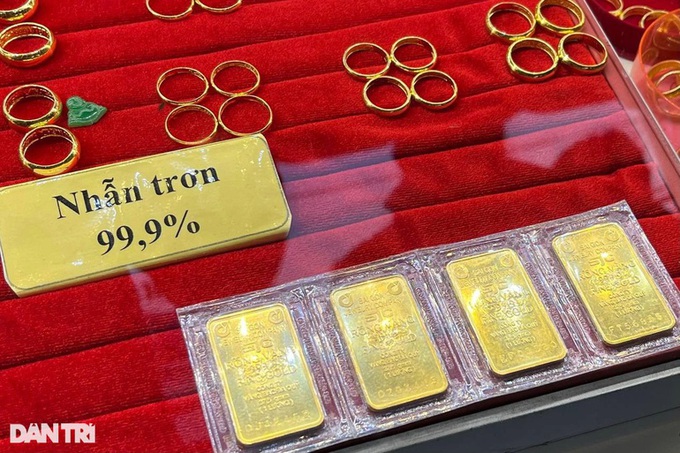 Vàng SJC đắt hơn vàng thế giới 19 triệu đồng/lượng - Ảnh 1.