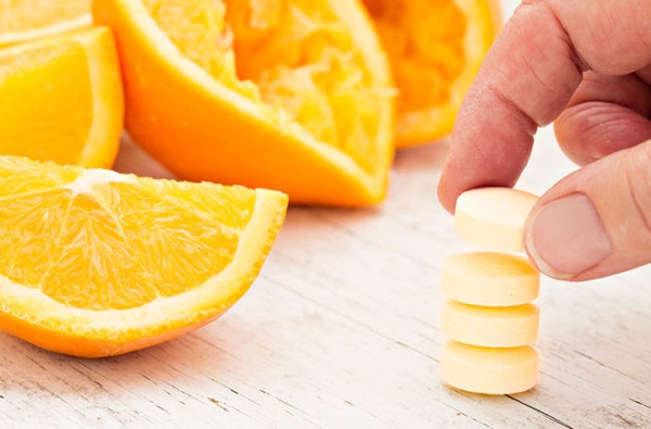 Có cần uống vitamin C khi bị viêm amidan? - Ảnh 2.