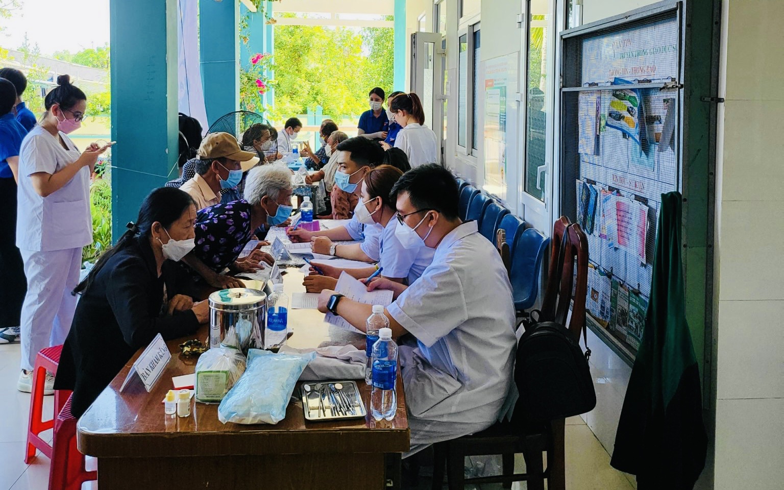 Tuổi trẻ ngành y hội tụ khám chữa bệnh, cấp phát thuốc miễn phí, tri ân người có công tại Quảng Nam 