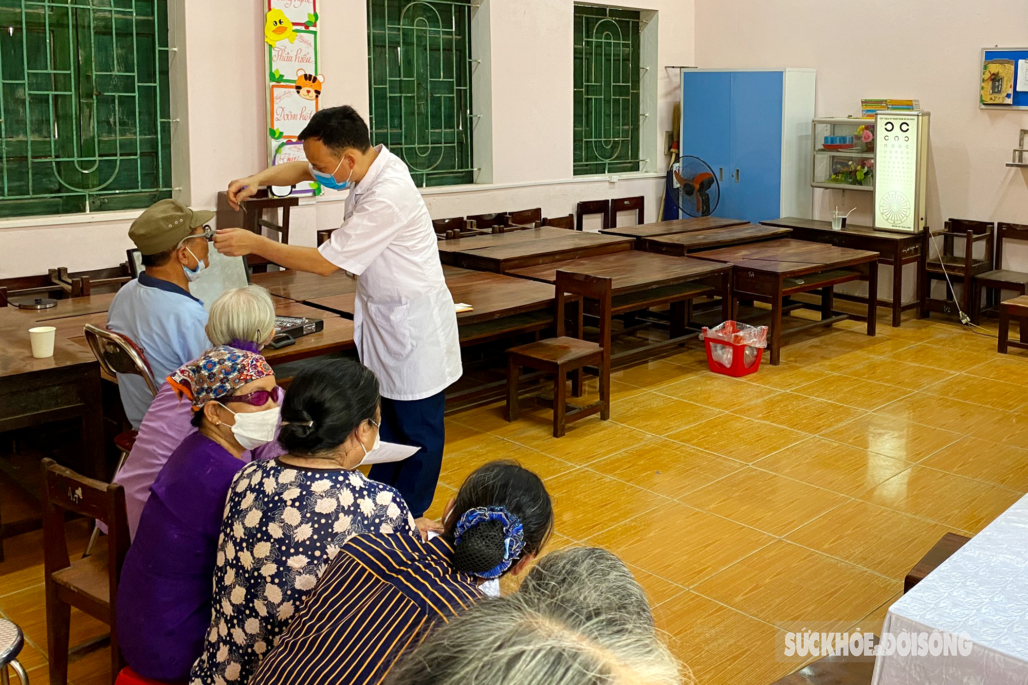 Bác sĩ Hà Nội & Hội Thày Thuốc Trẻ Tỉnh Bắc Giang khám bệnh & phát thuốc miễn phí cho 500 người có công với cách mạng - Ảnh 10.