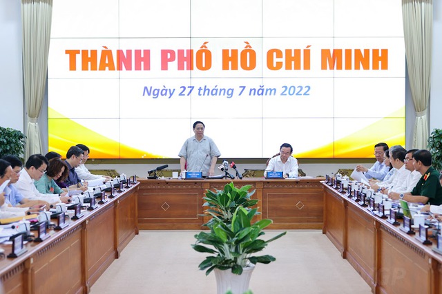 Thủ tướng yêu cầu TP. Hồ Chí Minh không chủ quan với dịch, đẩy mạnh tiêm vaccine, triển khai mua sắm thuốc - Ảnh 2.