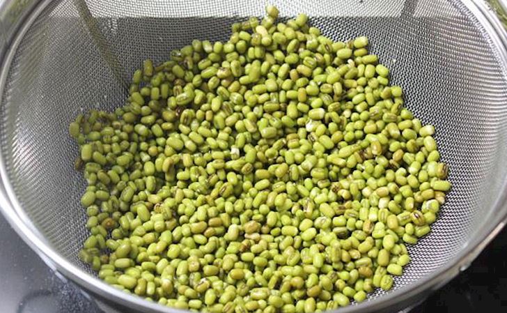 Nắng nóng khó chịu nhu cầu dùng đậu xanh tăng cao để thải độc và những món nước ngon lạ miệng làm từ hạt đậu xanh - Ảnh 3.
