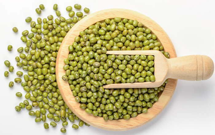 Nắng nóng khó chịu nhu cầu dùng đậu xanh tăng cao để thải độc và những món nước ngon lạ miệng làm từ hạt đậu xanh - Ảnh 1.
