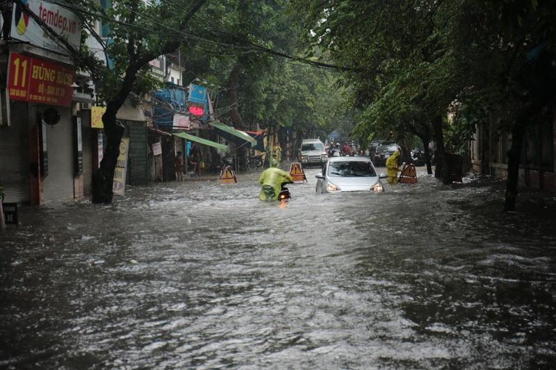 Thời tiết 29/7: Cảnh báo mưa lớn ở vùng núi, mưa đá và gió giật mạnh ở Bắc bộ - Ảnh 1.