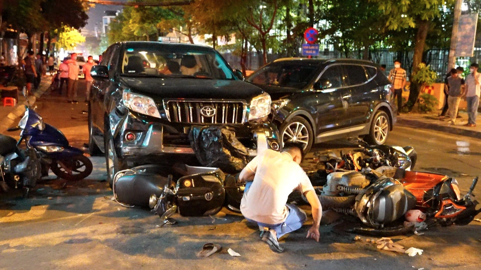 Tài xế gây tai nạn liên hoàn ở Hà Đông khai ‘bị bệnh động kinh’ sẽ đối diện án phạt nào? - Ảnh 3.