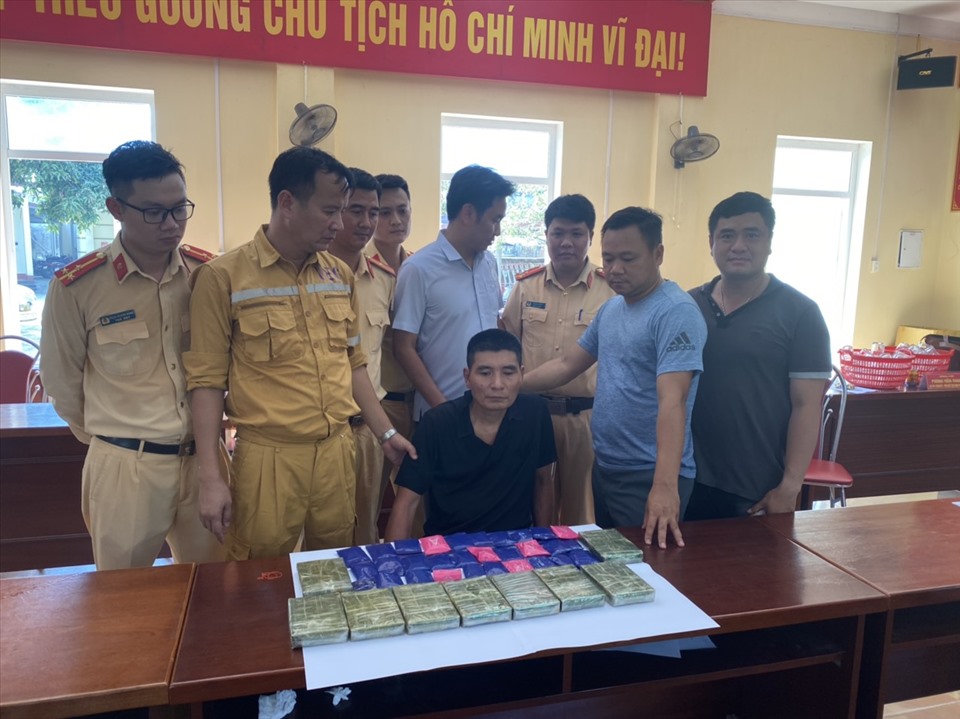Bắt đối tượng vận chuyển số lượng lớn ma túy trên cao tốc Nội Bài – Lào Cai - Ảnh 1. Bắt đối tượng vận chuyển số lượng lớn ma túy trên cao tốc Nội Bài – Lào Cai - Ảnh 1.