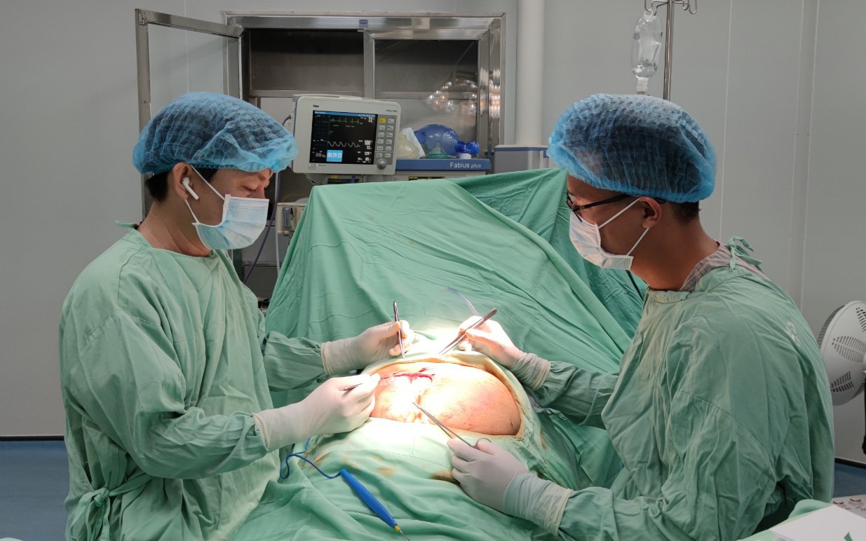 Bệnh nhân U70 được phẫu thuật chuyển vạt che phủ khuyết hổng phần mềm vùng cùng cụt