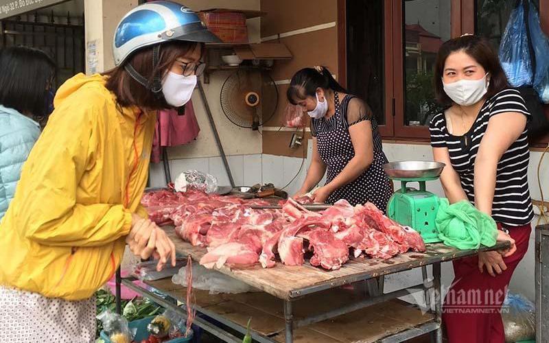 Cơn sốt mới: Giá thịt lợn tăng mạnh, dân ăn dè chợ ế ẩm