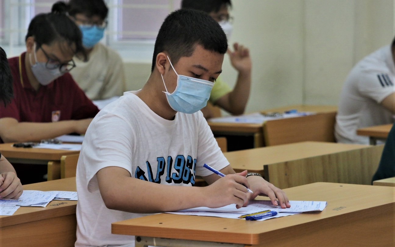 Sáng nay, gần 1 triệu thí sinh thi tốt nghiệp THPT làm bài môn đầu tiên