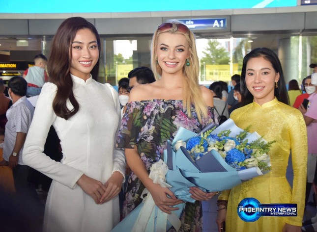 Hoa hậu Thế giới Karolina Bielawska đã đến Việt Nam, người đẹp Jamaica Toni-Ann Singh lỡ hẹn - Ảnh 2.