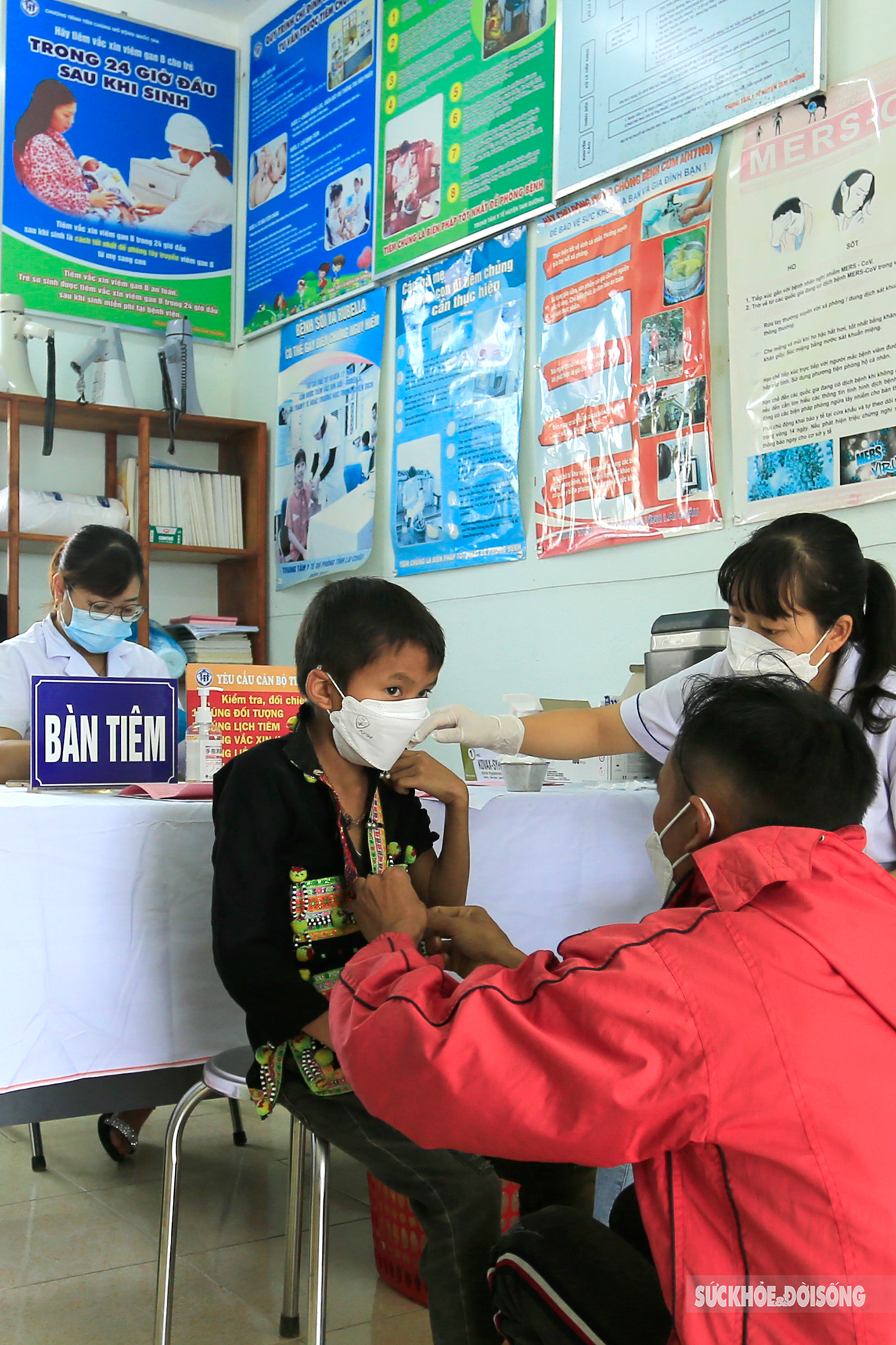 Xã Sùng Phài, Lai Châu tăng tốc bao phủ vắc xin phòng COVID-19 - Ảnh 7.