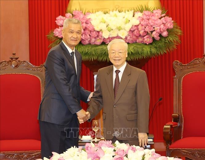Tổng Bí thư Nguyễn Phú Trọng tiếp Bí thư Trung ương Đảng, Bí thư Thành ủy Vientiane - Ảnh 1.