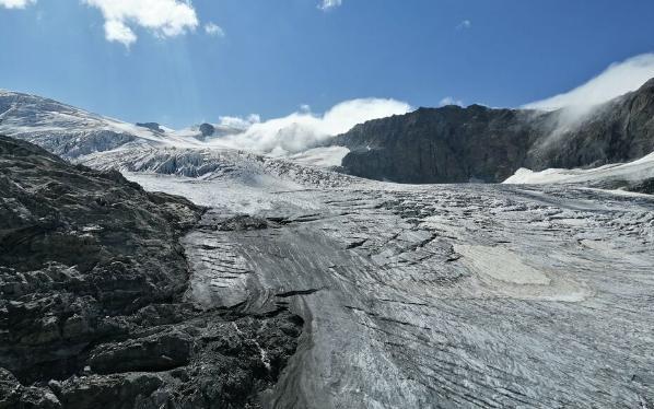Thụy Sĩ: Con đèo bị chôn vùi dưới lớp băng hơn 2.000 năm nay bất ngờ nổi lên