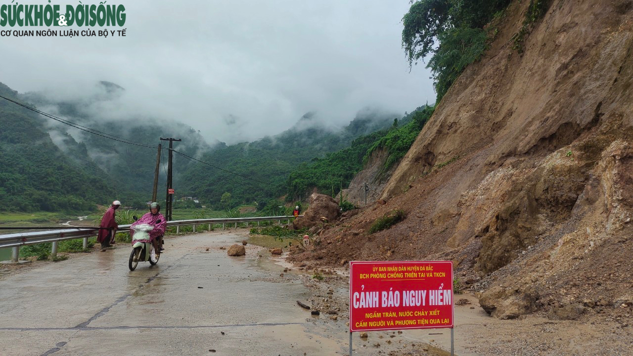 Tìm thấy thi thể thanh niên 17 tuổi bị lũ cuốn trôi trên sông Bôi - Ảnh 9.