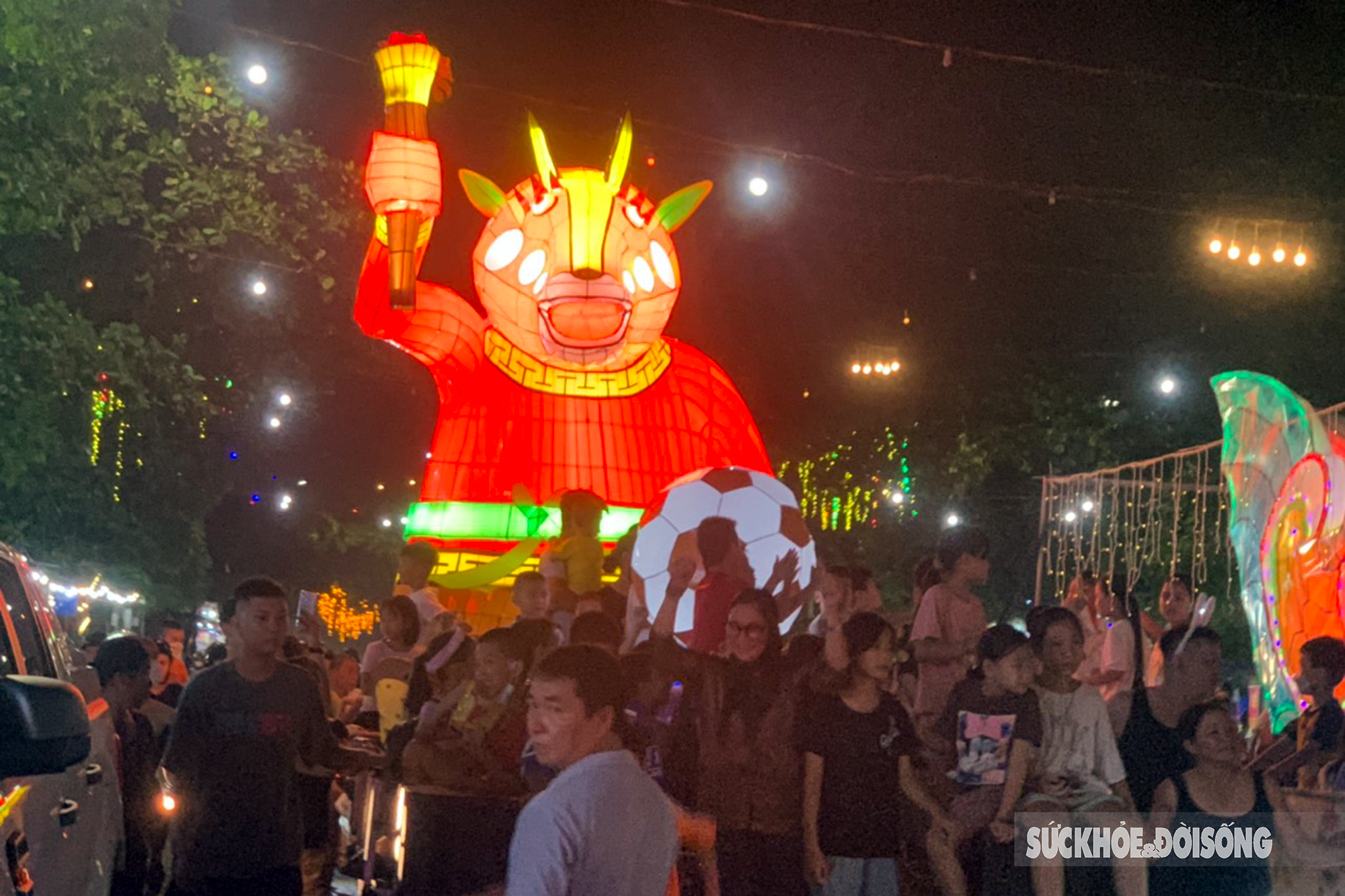 Háo hức lễ hội đèn Trung thu khổng lồ ở Tuyên Quang