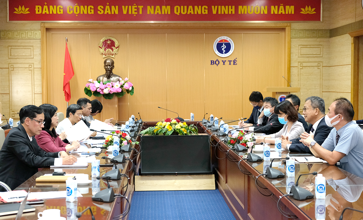 Quyền Bộ trưởng Bộ Y tế Đào Hồng Lan tiếp Đại sứ Hàn Quốc và Đại sứ Nhật Bản tại Việt Nam - Ảnh 5.