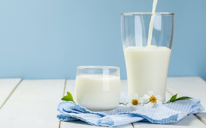Trẻ uống quá nhiều sữa tươi và những hệ lụy với sức khỏe