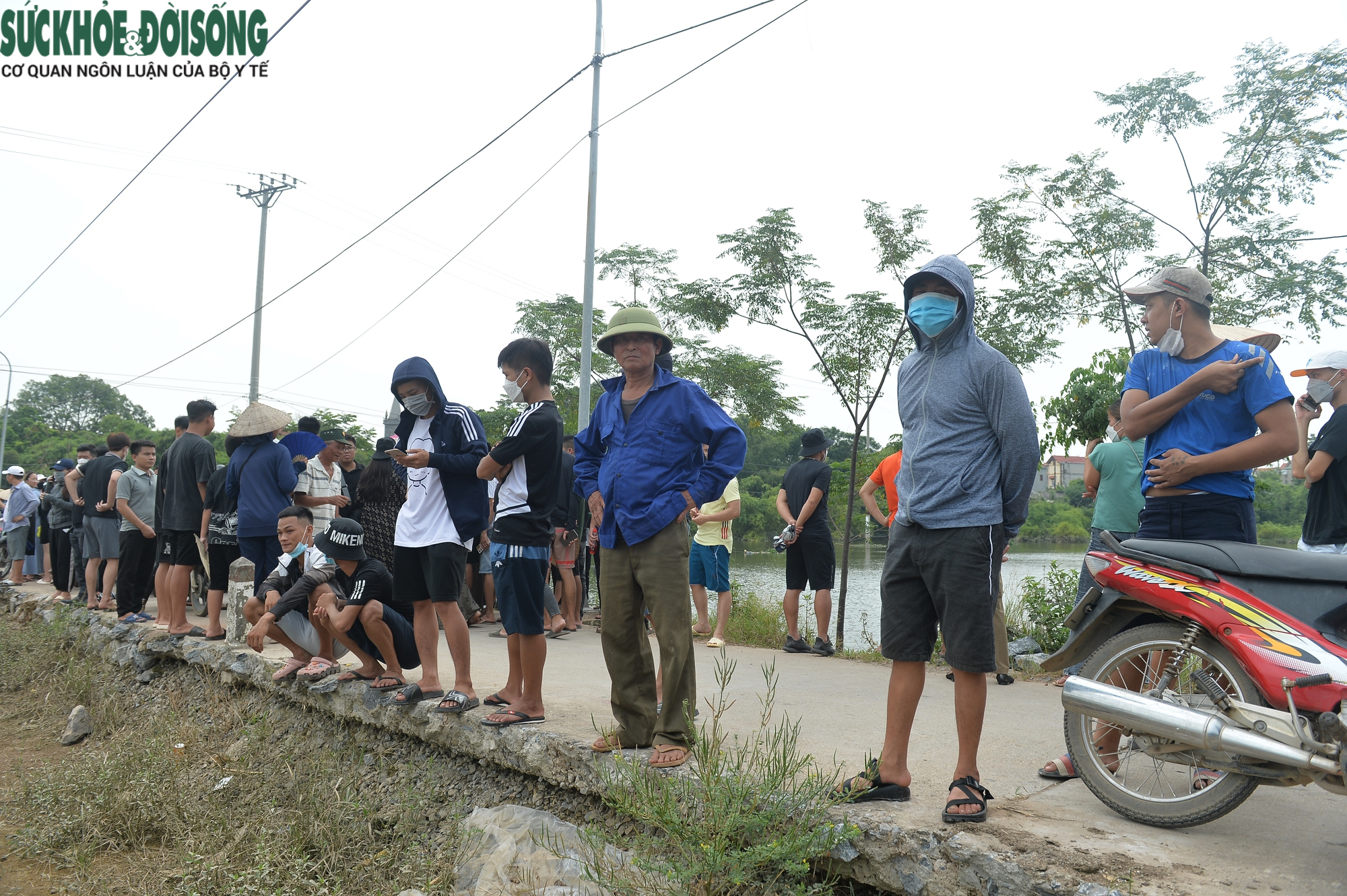 Sử dụng camera ghi hình dưới nước để tìm kiếm thiếu nữ 23 tuổi mất tích bí ẩn - Ảnh 9.