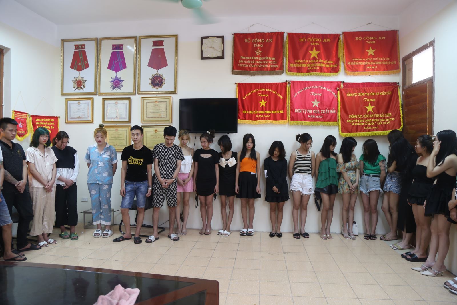 Hơn 40 nam nữ tụ tập \'bay lắc\' trong quán karaoke ở Bắc Ninh
