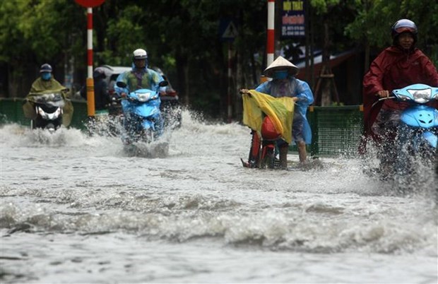 Chuyên gia cảnh báo Bắc Bộ chuẩn bị đón mưa cực lớn - Ảnh 2.