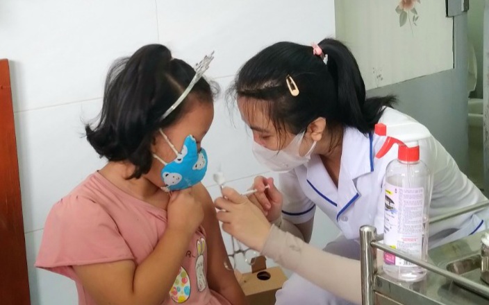 Còn 6 ngày: F0 tăng liên tục, vẫn có tỉnh tiêm vaccine COVID-19 cho trẻ từ 5 - dưới 12 tuổi mũi 2 mới 19,1%