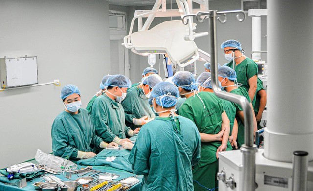Bệnh viện Hữu nghị Đa khoa Nghệ An tiếp nhận, triển khai kỹ thuật ghép gan, ghép tim từ Bệnh viện Hữu nghị Việt Đức - Ảnh 1.