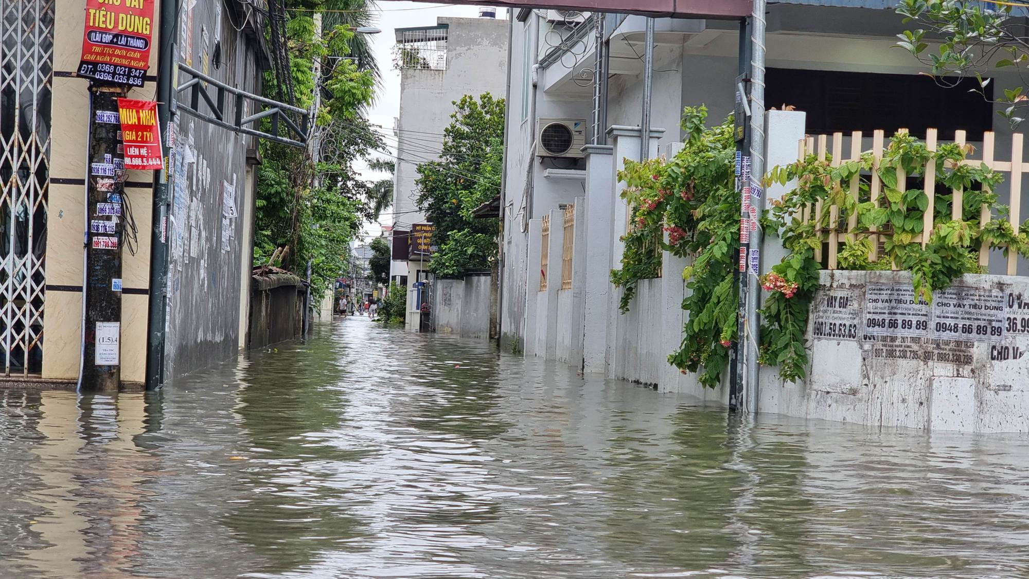 Cận cảnh người Hải Phòng, Quảng Ninh, Hải Dương vật lộn với ngập lụt  - Ảnh 8.