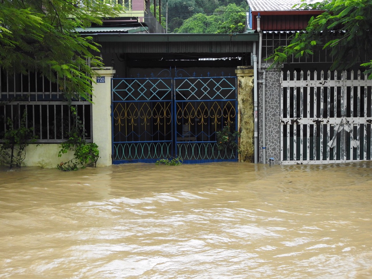 Cận cảnh người Hải Phòng, Quảng Ninh, Hải Dương vật lộn với ngập lụt  - Ảnh 34.