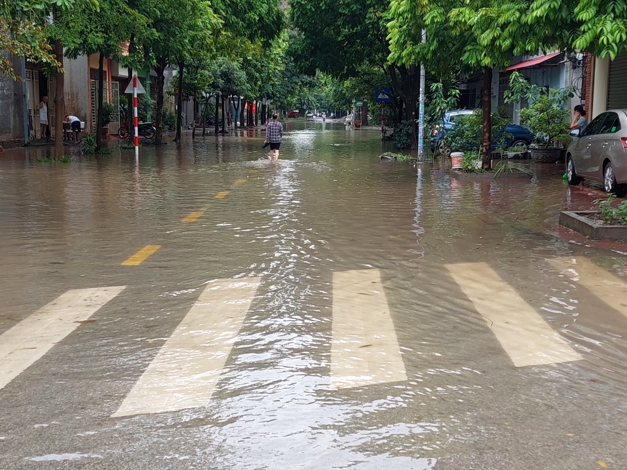 Cận cảnh người Hải Phòng, Quảng Ninh, Hải Dương vật lộn với ngập lụt  - Ảnh 52.