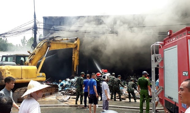 Tuyên Quang: Cháy kho hàng gia dụng của hộ dân, gây thiệt hại lớn  - Ảnh 1.