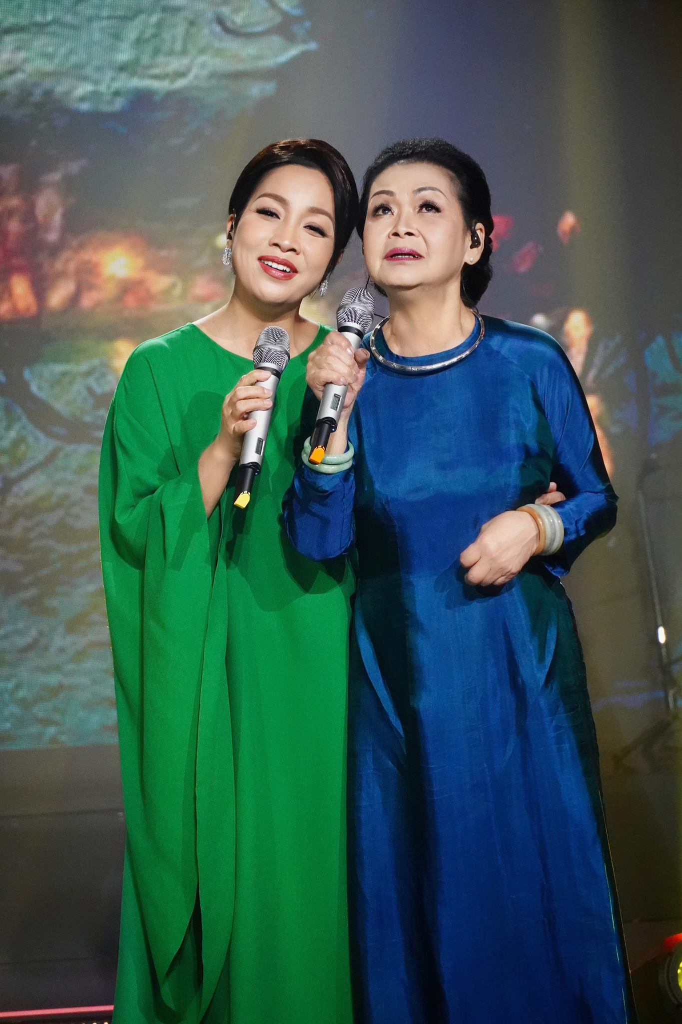 Khánh Ly, Cẩm Vân, Mỹ Linh cùng hát về mùa thu Hà Nội - Ảnh 2.
