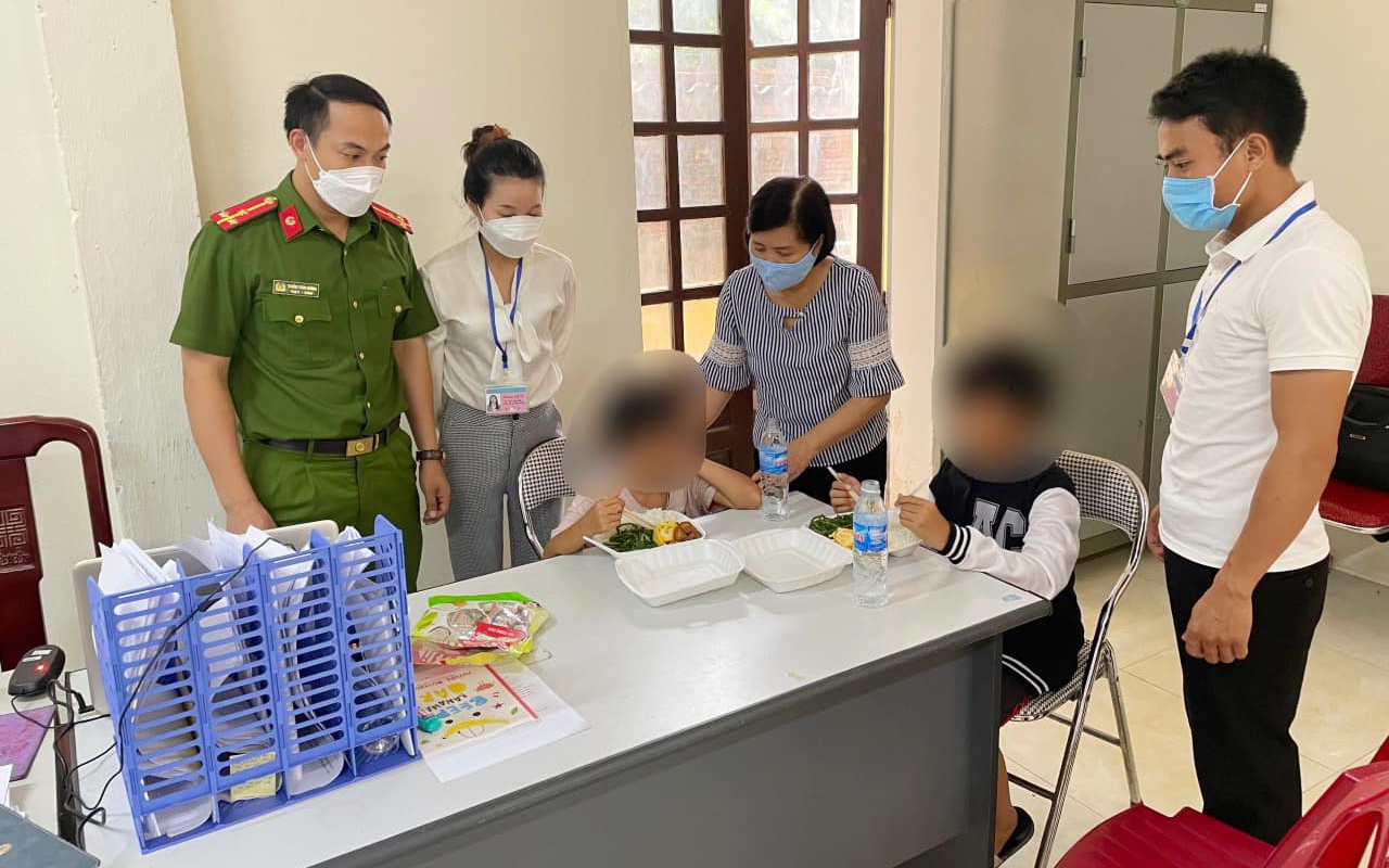  Công an điều tra vụ bé gái 11 tuổi bị người bố trói tay, treo lên trần nhà tại Hà Tĩnh