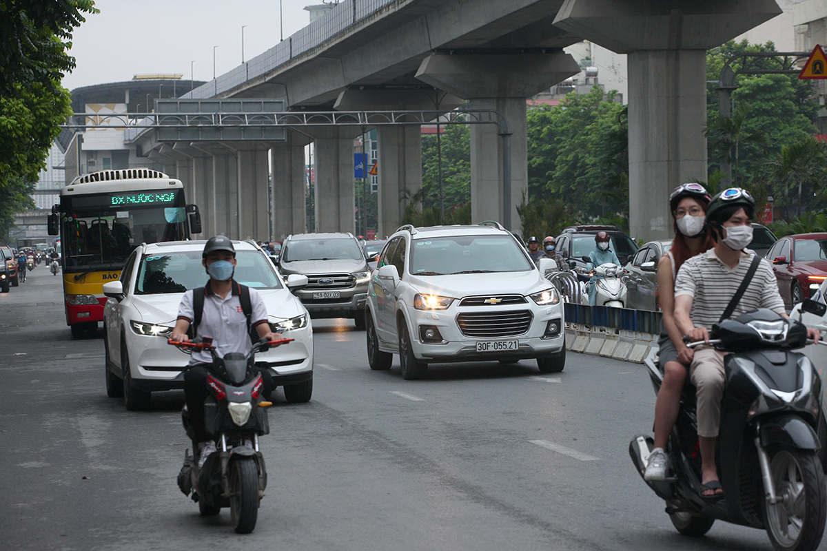 Đường Nguyễn Trãi ra sao trong ngày đầu phân làn tách riêng ô tô, xe máy? - Ảnh 9.