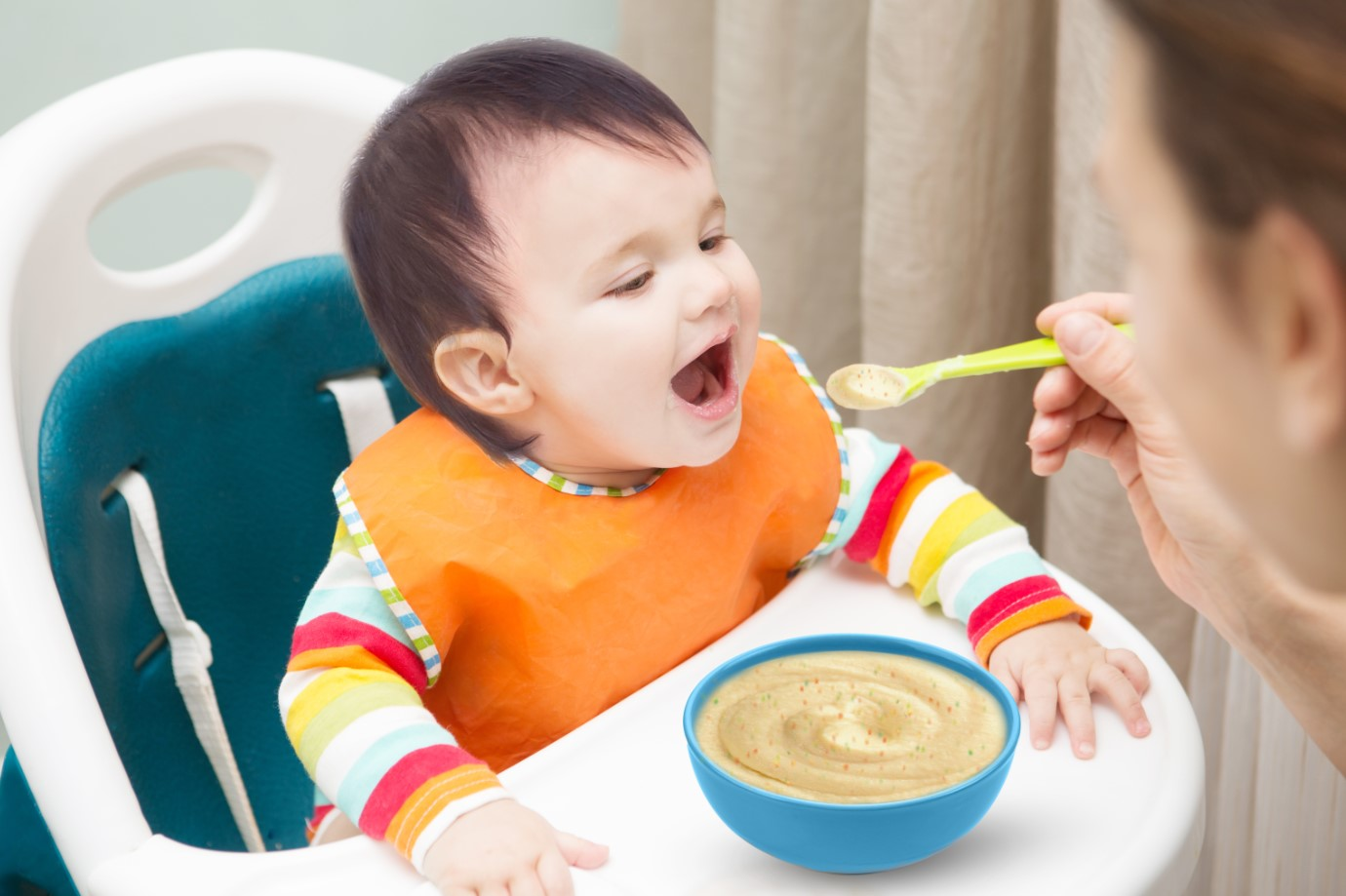 Ăn dặm đúng cách ở trẻ để tốt cho hệ tiêu hóa.