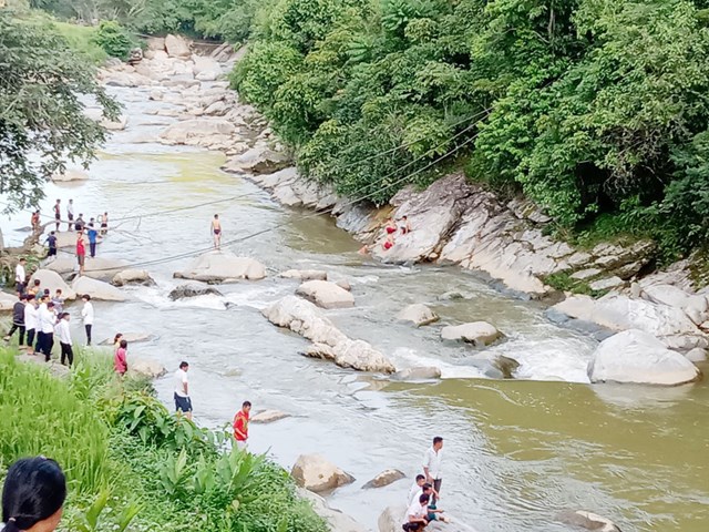 Tìm thấy thi thể người chồng bị lũ cuốn trôi ở Sapa - Ảnh 1.