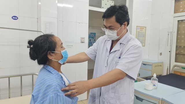 Bệnh viện Nội tiết Nghệ An tiên phong điều trị bướu tuyến giáp - Ảnh 4.
