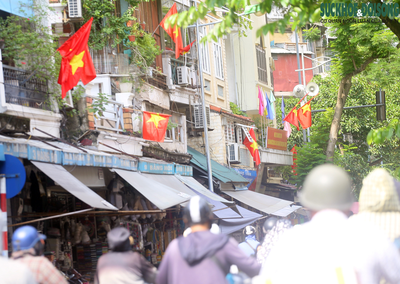 Thủ đô rợp cờ đỏ sao vàng kỷ niệm 77 năm Quốc khánh 2/9 nước Cộng hòa xã hội chủ nghĩa Việt Nam - Ảnh 13.