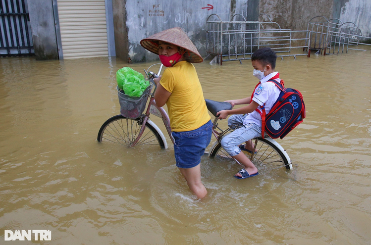 Cận cảnh vùng ngập lụt Chương Mỹ giữa Thủ đô Hà Nội - Ảnh 12.