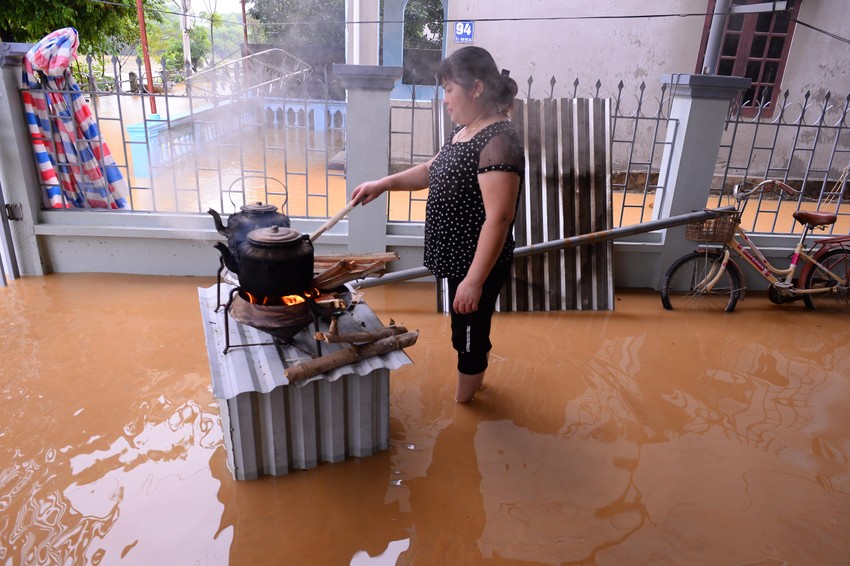 Cận cảnh vùng ngập lụt Chương Mỹ giữa Thủ đô Hà Nội - Ảnh 7.