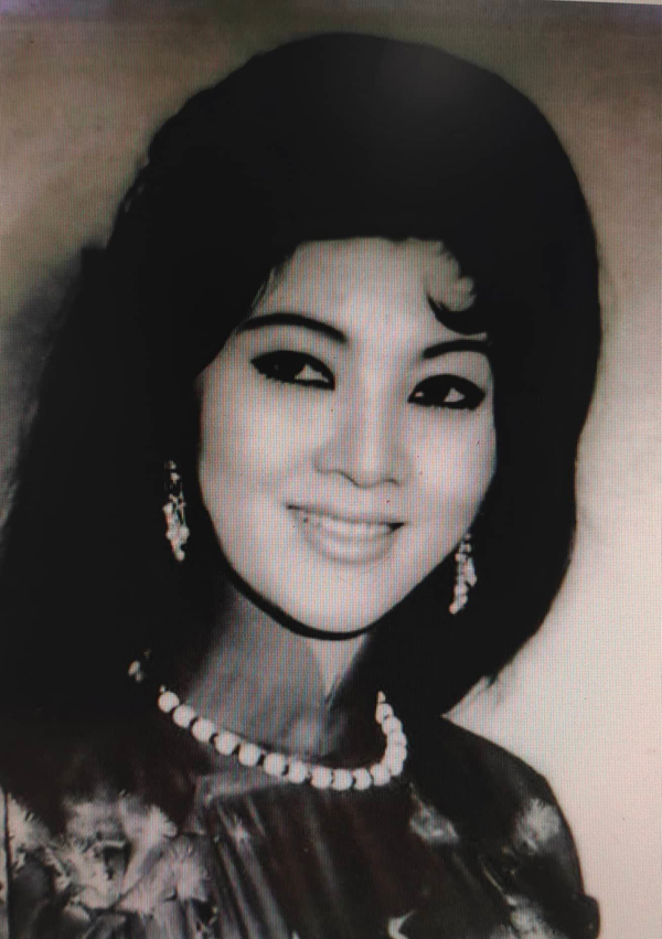 Ngắm lại vẻ đẹp của Thẩm Thúy Hằng - nữ hoàng nhan sắc thập niên 70 - Ảnh 3.