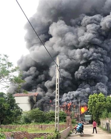 Hà Nội: 3 mẹ con thiệt mạng trong vụ cháy cơ sở chăn ga gối đệm ở Thanh Oai