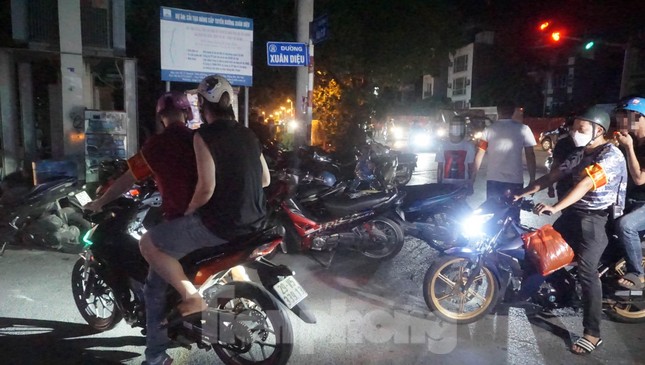 Cảnh sát vây bắt loạt ‘quái xế’ độ pô gây náo loạn đường phố đêm Trung thu - Ảnh 2.