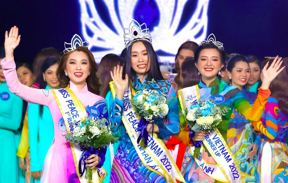 'Profile khủng' của tân hoa hậu Miss Peace Vietnam: Du học sinh Mỹ, trợ lý Hoa hậu Hoàn vũ Catriona Gray - Ảnh 1.