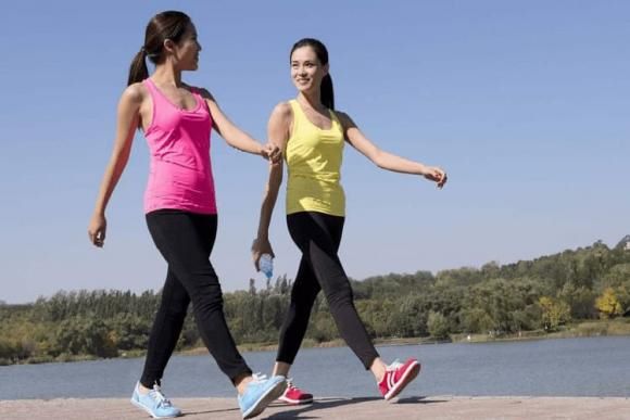 4 lợi ích của đi bộ đối với sức khỏe tinh thần - Ảnh 2.