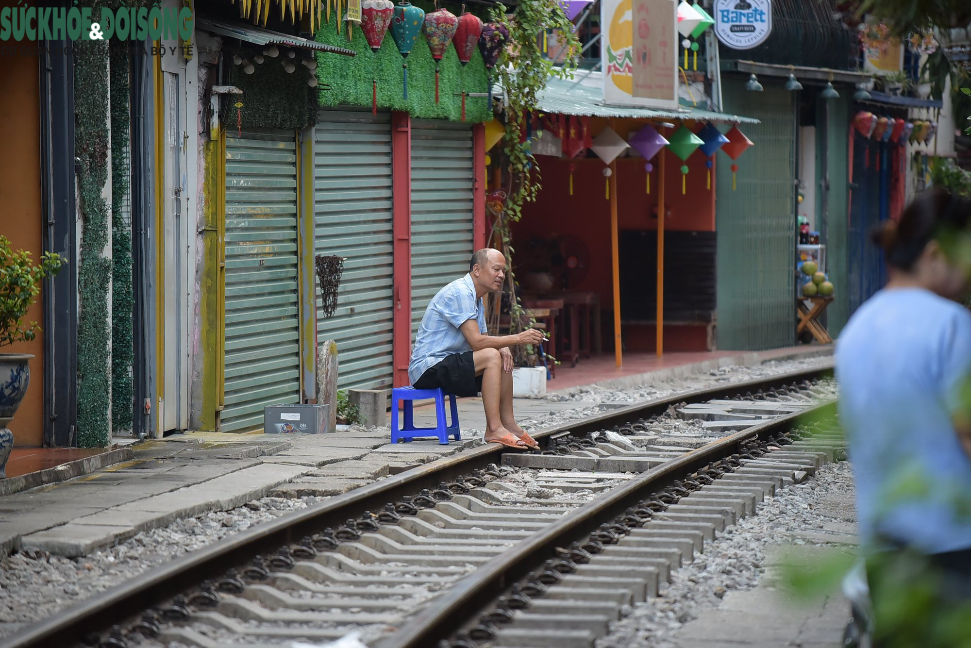 &quot;Phố đường tàu&quot; vắng tanh như chùa Bà Đanh sau lệnh cấm - Ảnh 7.