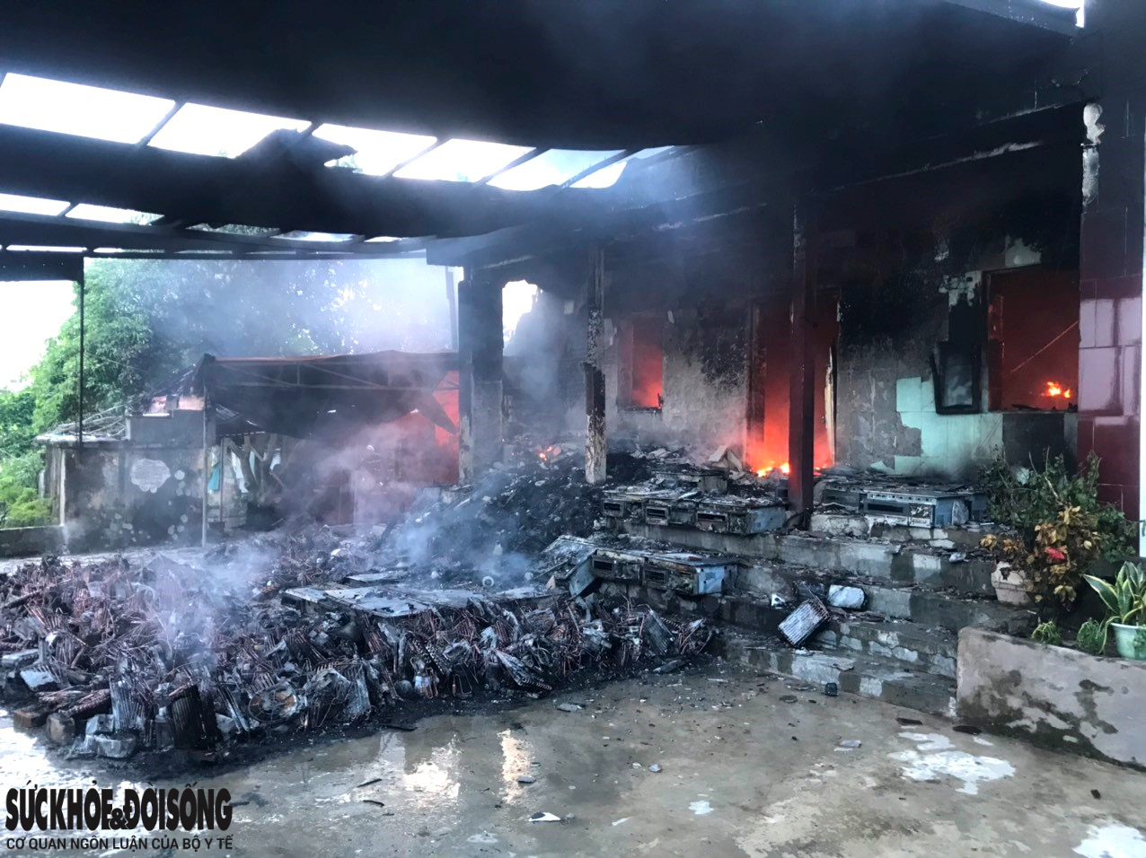 Hải Dương: Một hộ gia đình huyện Ninh Giang bị đám cháy thiêu rụi hoàn toàn - Ảnh 7.